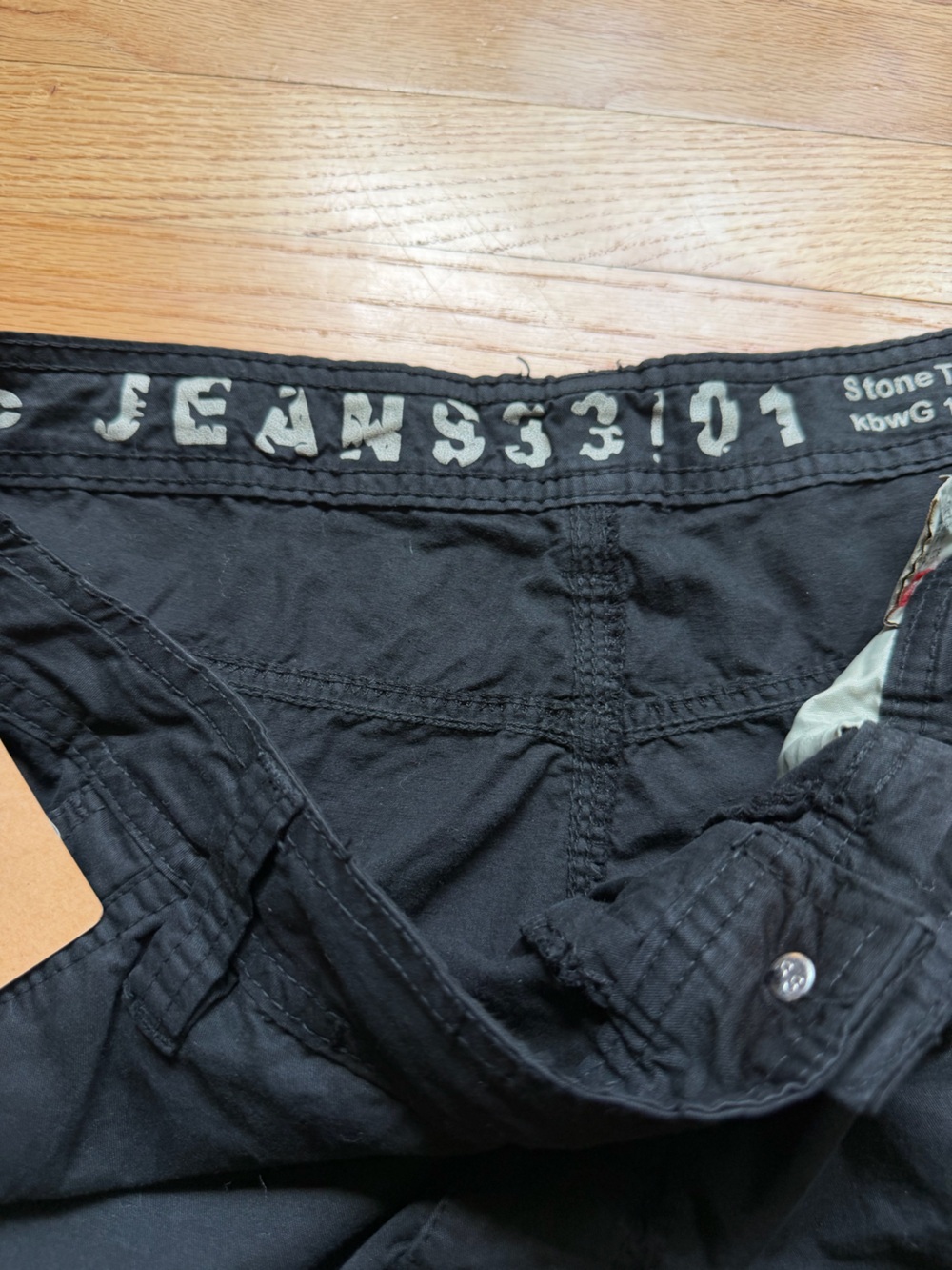 Stone Touch Men's Black Cargo Shorts - Casual Utility Style - Picture 4 of 10